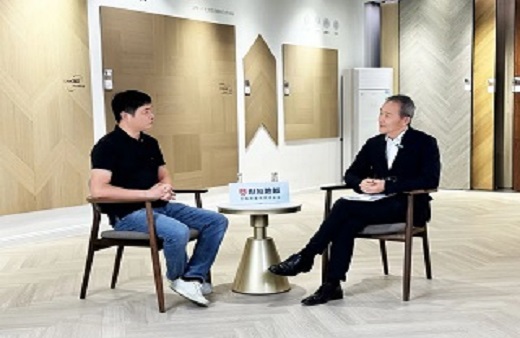 大咖品鑒 行業(yè)堅(jiān)守|王石再次蒞臨世友地板總部，探尋2024世友新品背后奧秘